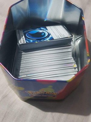 Pokémon κάρτες πακέτο 150 με μεταλλικό κουτί Pokémon καινούργιο
