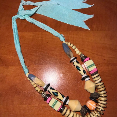 Stradivarius necklace like new, multicolored