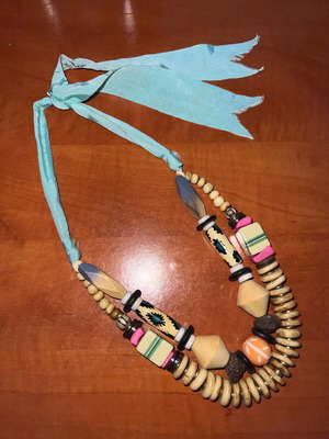 Stradivarius necklace like new, multicolored