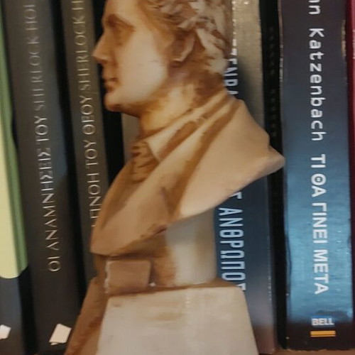 Solomon statue like new