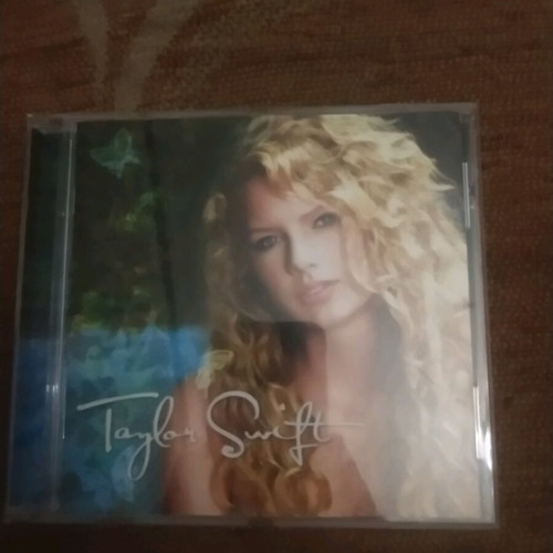 Taylor Swift CD like new, debut album 2008, pop