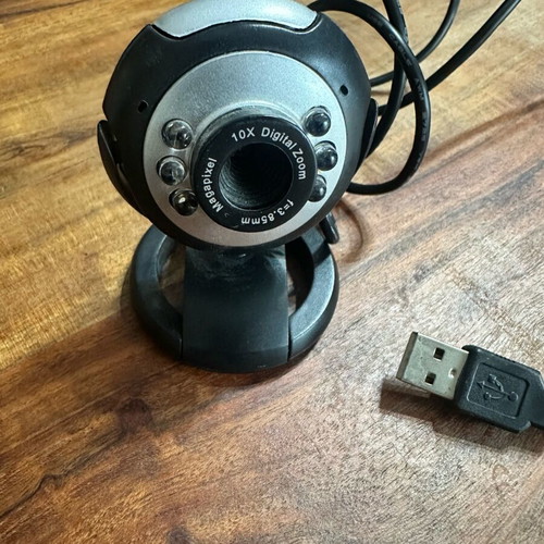 Computer camera like new with built-in microphone