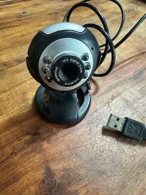 Computer camera like new with built-in microphone