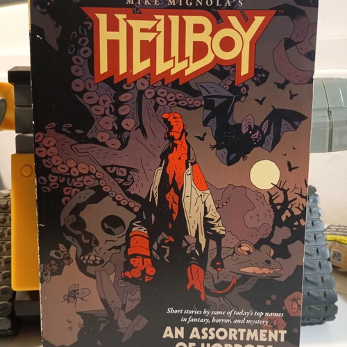 Hellboy An Assortment of Horrors used with tear on back cover