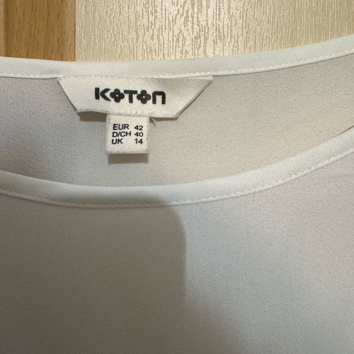 White blouse Notes Du Nord size L like new with asymmetric hem