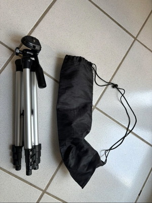 Tripod with carrying bag