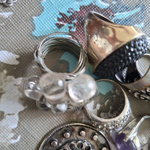 Jewelry set used, rings and pendant