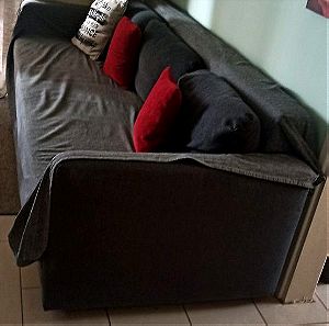καναπές τριθέσιος που μεταμορφώνεται σε κρεβάτι και με αρκετό αποθηκευτικό χώρο