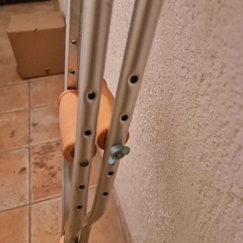 Crutches in excellent condition, slightly used