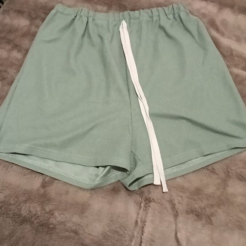 Maternity shorts like new, size L-XXL, green with adjustable elastic