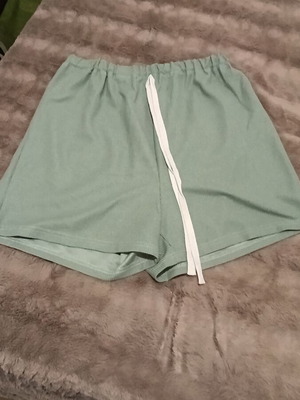 Maternity shorts like new, size L-XXL, green with adjustable elastic