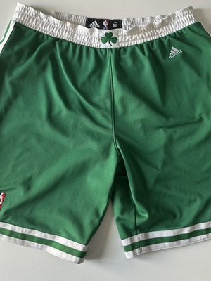 Adidas Boston Celtics green shorts with white stripes size XL like new