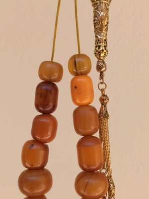Kompoloi used with beads from very old bakelite-mastic