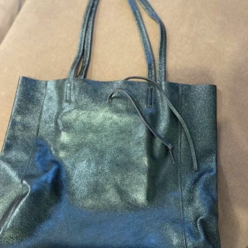 Leather shoulder bag with glossy effect metallic color like new