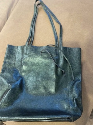 Leather shoulder bag with glossy effect metallic color like new