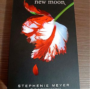 New moon-Stephenie Meyer