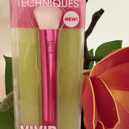 Real Techniques Blush Brush Limited Edition New
