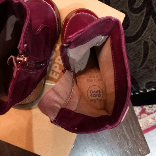 Gioseppo Boots No 24 like new, burgundy with zipper