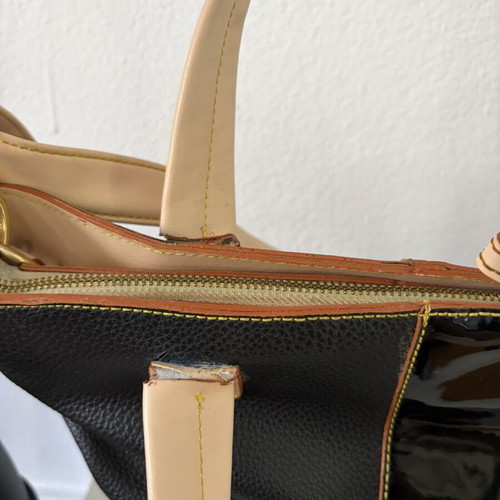 Black Handbag crossbody used, medium size, leather-vinyl