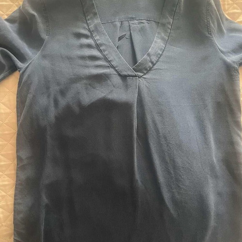 J.CREW women's shirt like new, dark blue with neckline