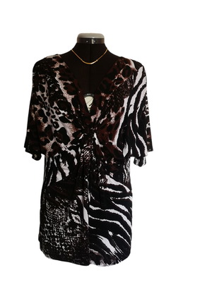 Animal print blouse with unique long short sleeve like new, size L