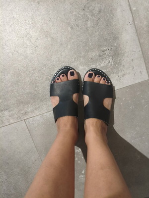 Voi & Noi Black Flat Sandals Size 37 Like New