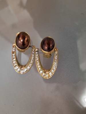 Vintage clip earrings with rhinestones and brown pearls used