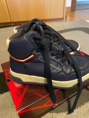 Tommy Hilfiger kids athletic boots used, size 31, blue