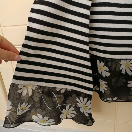 Denny Rose women's blouse like new, size M, black and white with flowers