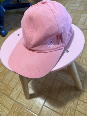 Benetton girls' hat coral size M-L like new