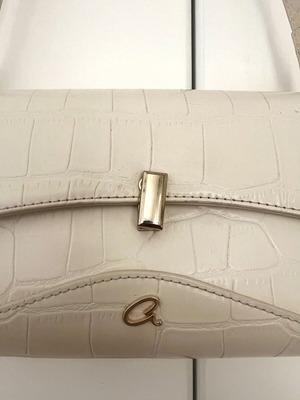 Axel shoulder bag in ivory with croco texture