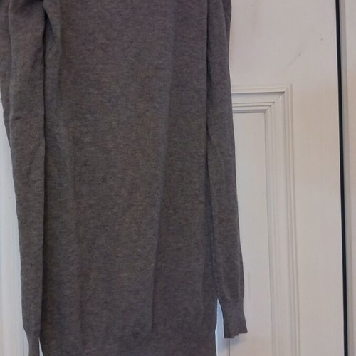 Women's gray thin wool long blouse used, size M