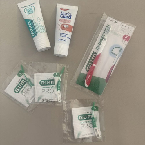Dental kit με οδοντόκρεμες και προϊόντα καθαρισμού δοντιών καινούργιο