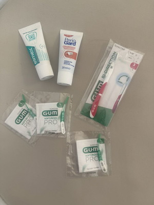 Dental kit με οδοντόκρεμες και προϊόντα καθαρισμού δοντιών καινούργιο