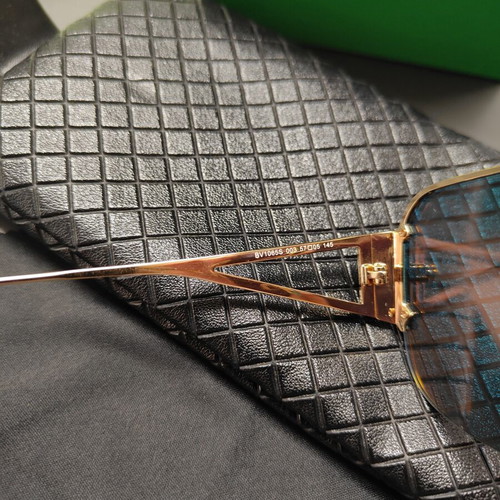 Bottega Veneta BV1065S sunglasses like new, multicolor lenses