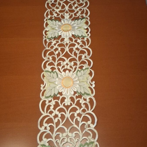 Table runner like new