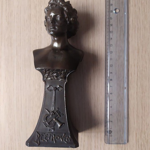 Metal Bust of Ludwig van Beethoven vintage, like new, 18x7 cm