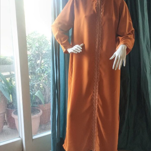 Kaftan vintage with hood and embroidery, like new