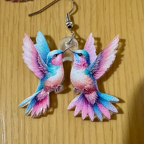 Hummingbird kiss dangling earrings plexiglass new