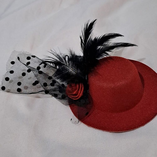 Hair clips set used, hat and rose design, red and green