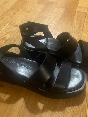 Pentavras leather black sandals like new, size 37