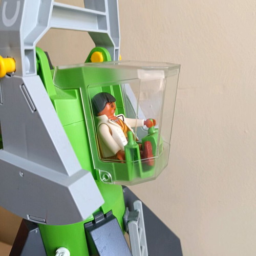 Playmobil crane used with iron hook and functional