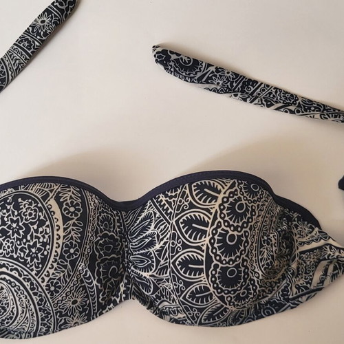 Vintage bikini top like new, fits size S/M