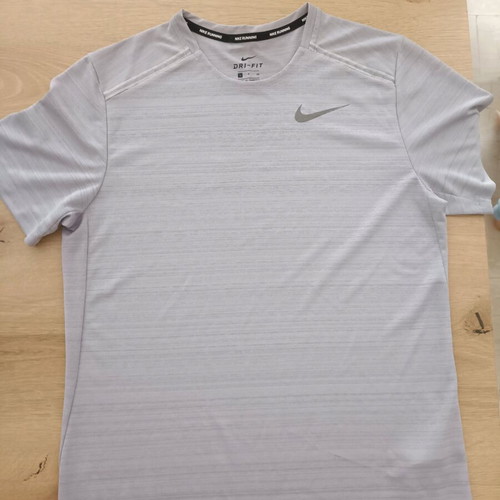 Element and Nike men's t-shirts like new, size S, set of 2