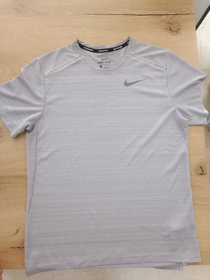 Element and Nike men's t-shirts like new, size S, set of 2