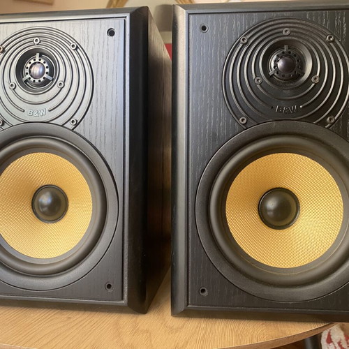Bowers & Wilkins CDM 2 bookshelf speakers like new, vintage hi-fi