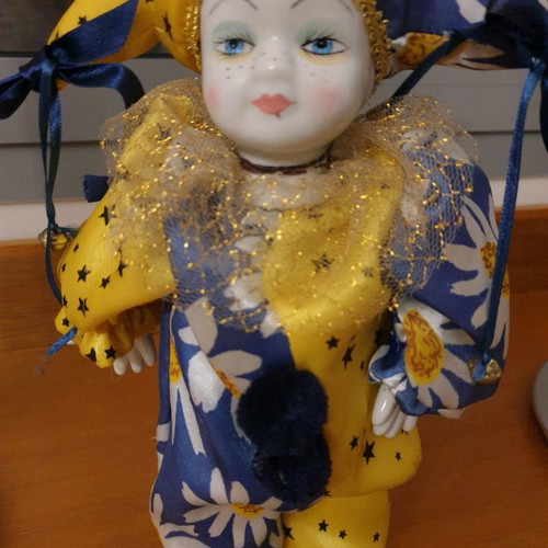 Porcelain clown dolls new, pack of 3, with music and movement