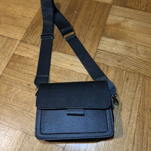 Black shoulder bag like new, can be used as handbag