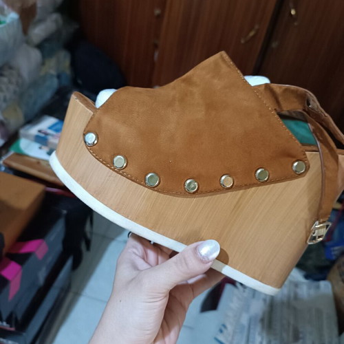 Brown suede platform sandals like new with metal studs