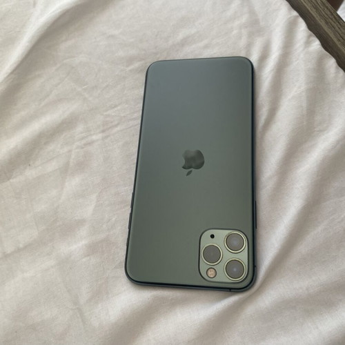 iPhone 11 Pro Max 256GB midnight green, like new with 3 cases and screen protector